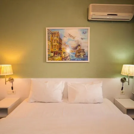 Seven Art Feslegen Apartment