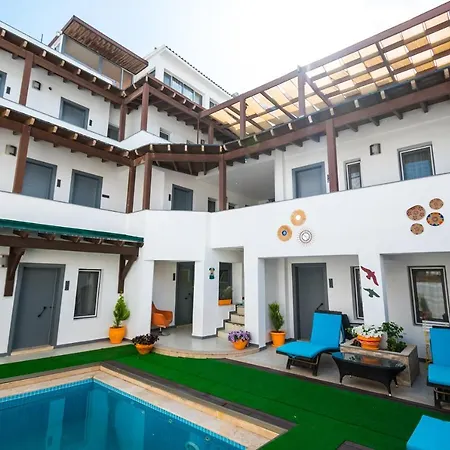 7 Art Feslegen By Egeos Hotel 3*