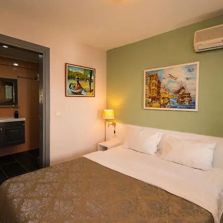 Hotel 7 Art Feslegen By Egeos 3*