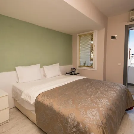 Hotel 7 Art Feslegen By Egeos 3*