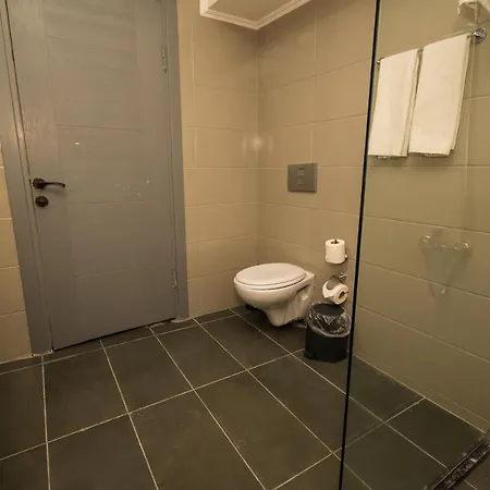 Seven Art Feslegen شقة بودروم